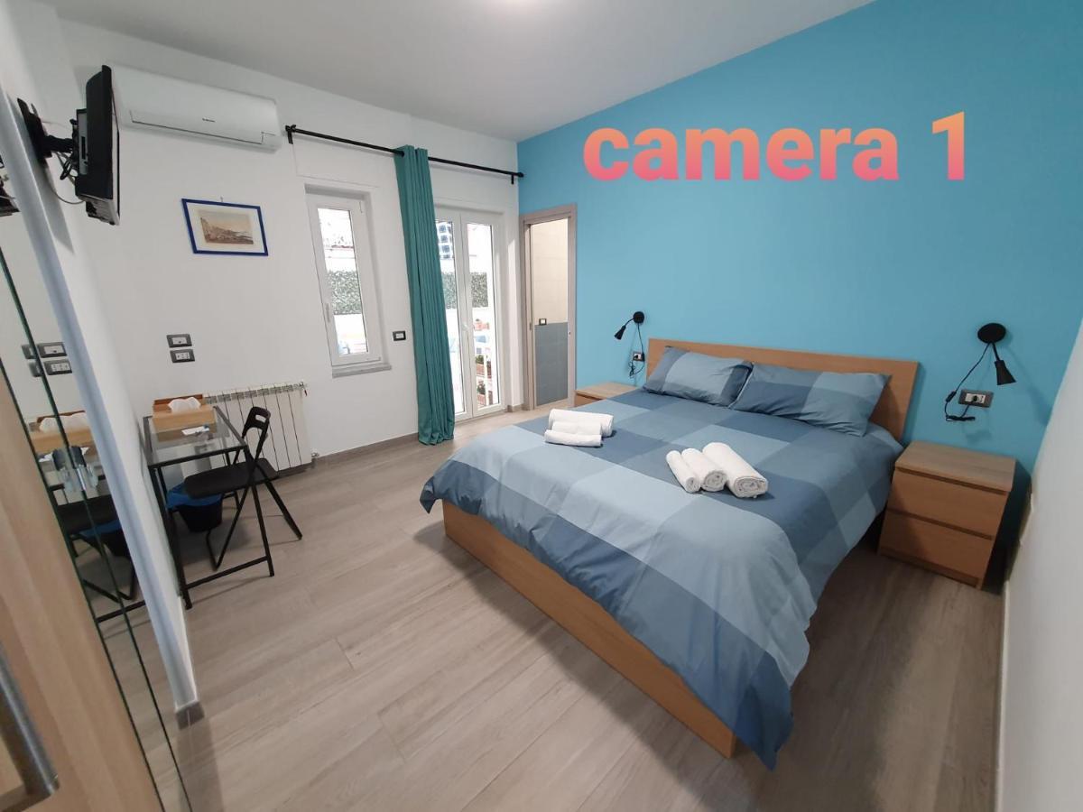 @Home Napoli Экстерьер фото